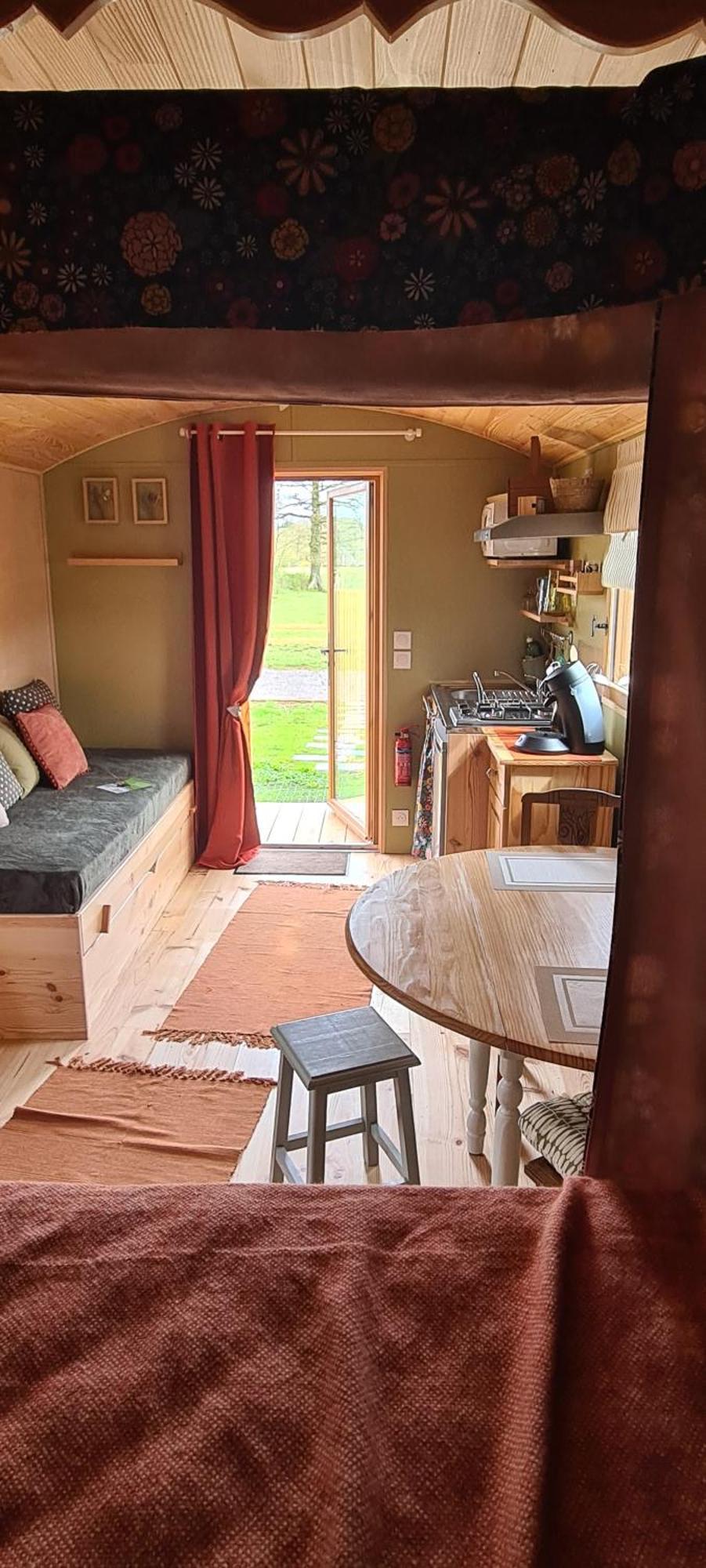 Вілла Roulotte A La Ferme Buissonniere La Lande-de-Louge Екстер'єр фото