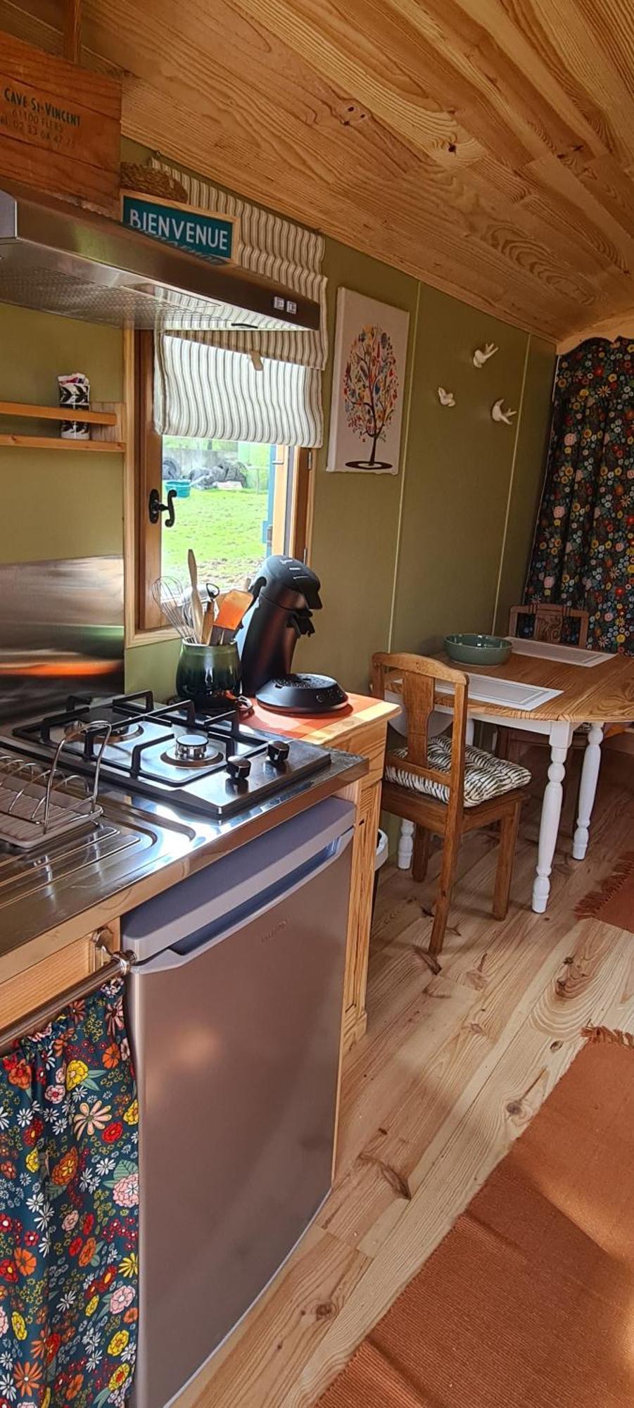 Вілла Roulotte A La Ferme Buissonniere La Lande-de-Louge Екстер'єр фото
