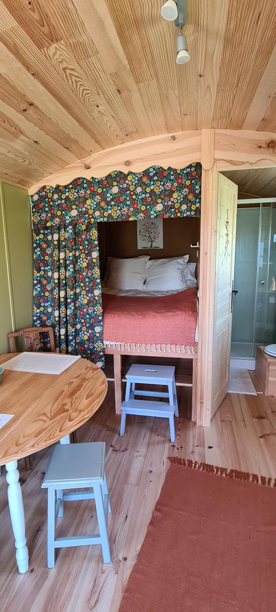 Вілла Roulotte A La Ferme Buissonniere La Lande-de-Louge Екстер'єр фото